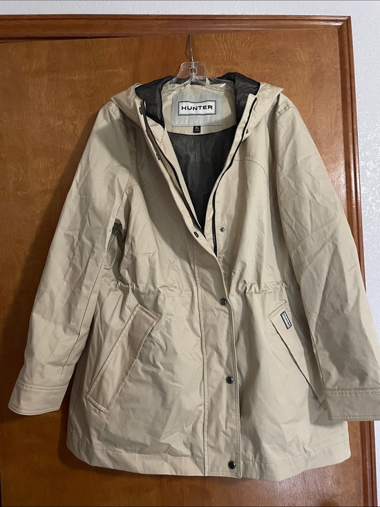 Hunter Jackets & Blazers - ( New with no tags) Hunter Cream Hooded Coat with Mesh Lining Size XL